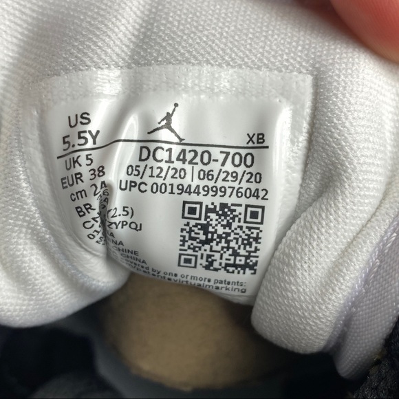 Nike Air Jordan 1 Mid Metallic Gold - Picture 9 of 9